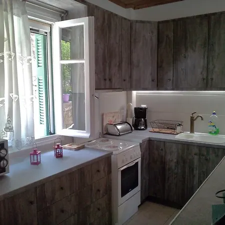 Christos House * Kariá