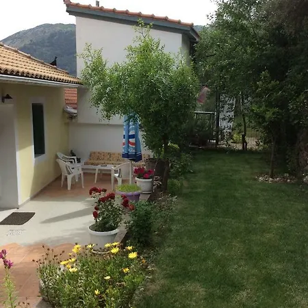 Christos House Σπίτι διακοπών Καρυά